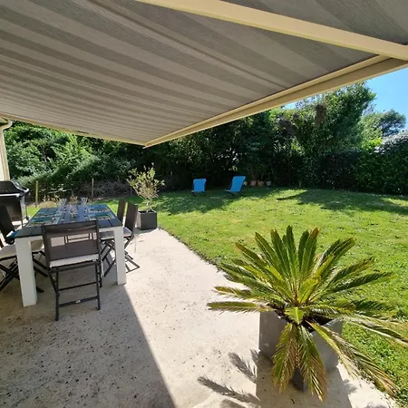 Hébergement de vacances Maison Au Calme Avec Jardin, 3 Chambres, Et Commerces A Proximite, Wifi, Animaux Acceptes - Fr-1-775-20